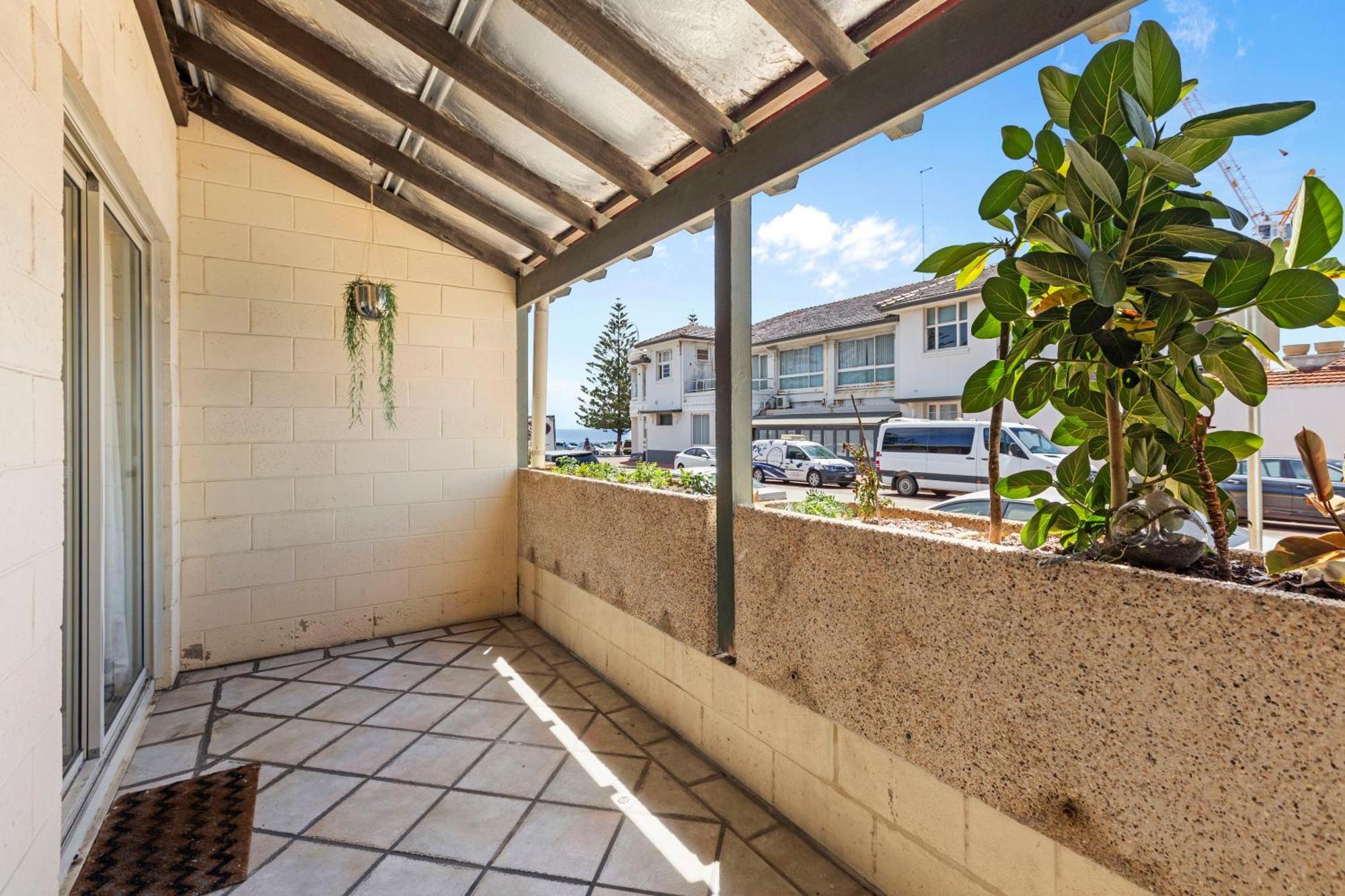 16 Cottesloe - Steps From - Sleeps 3 *