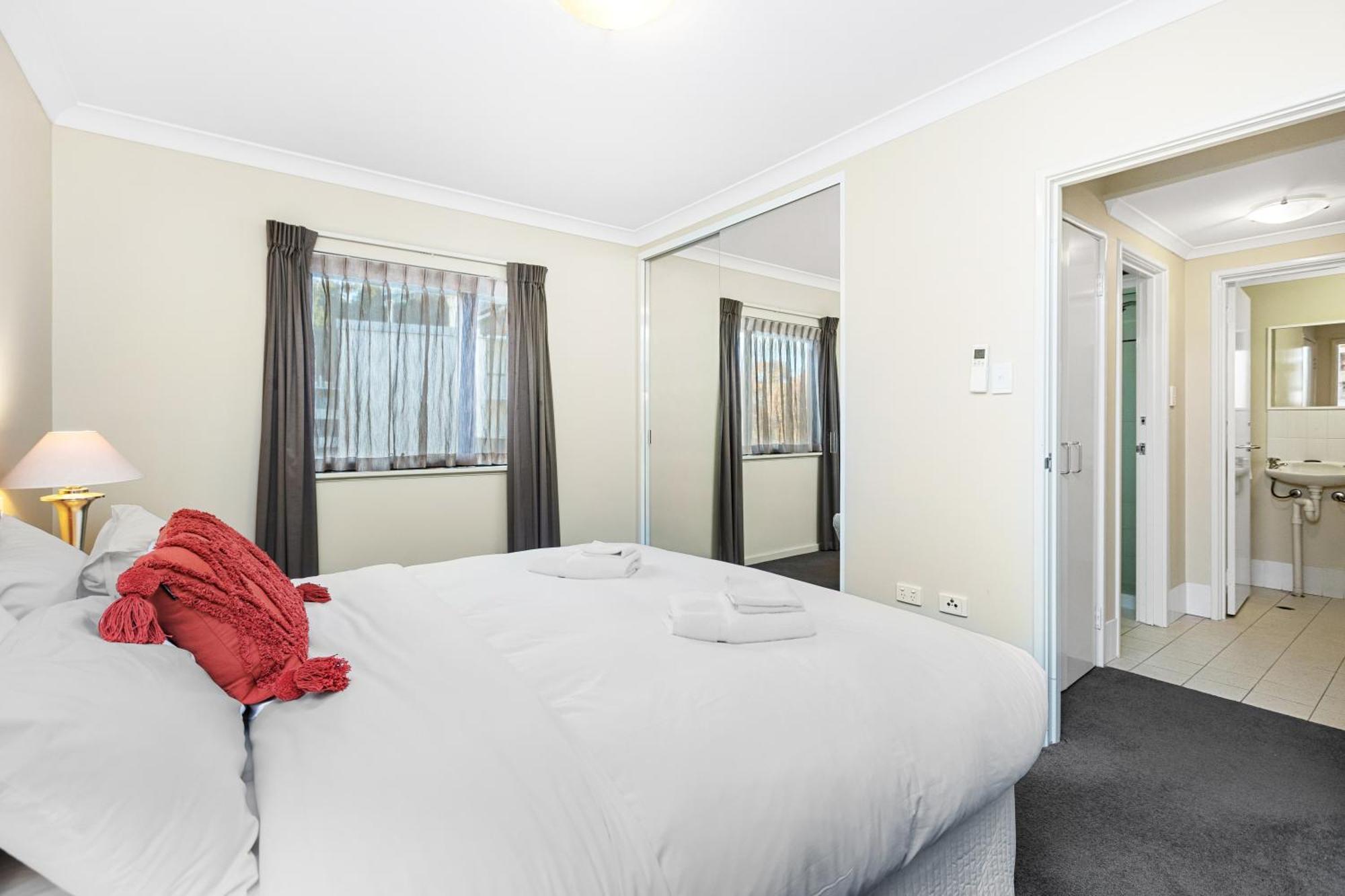 Apartment Executive Apartment, Parking, Pool In *