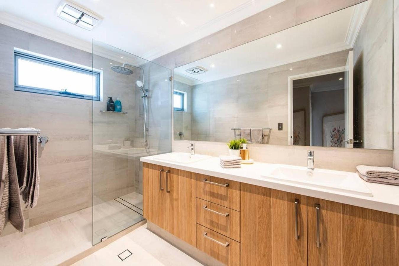 7 Royal Family Kensington 4br 2bth *