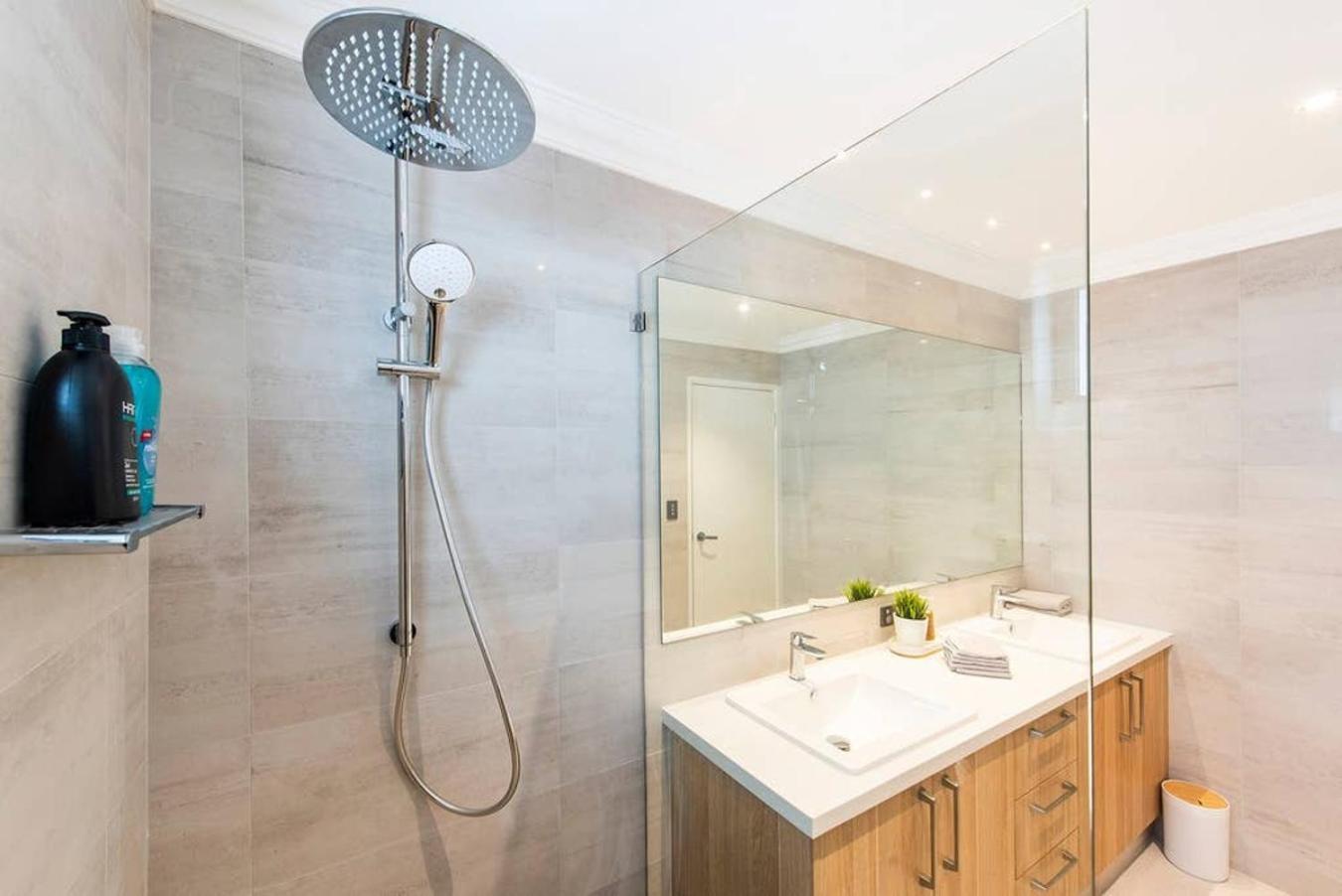 7 Royal Family Kensington 4br 2bth * Perth