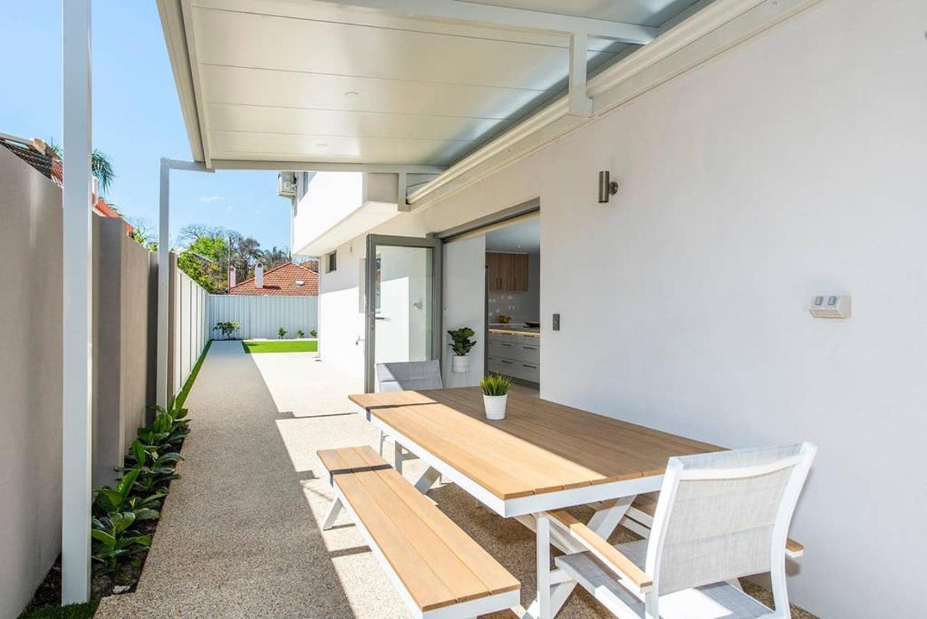 7 Royal Family Kensington 4br 2bth *
