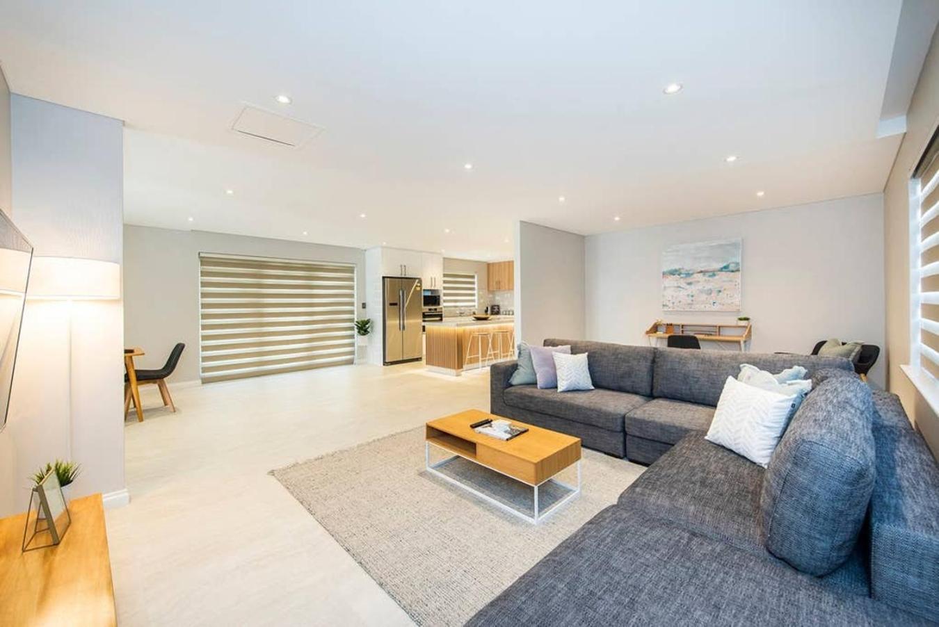 7 Royal Family Kensington 4br 2bth *