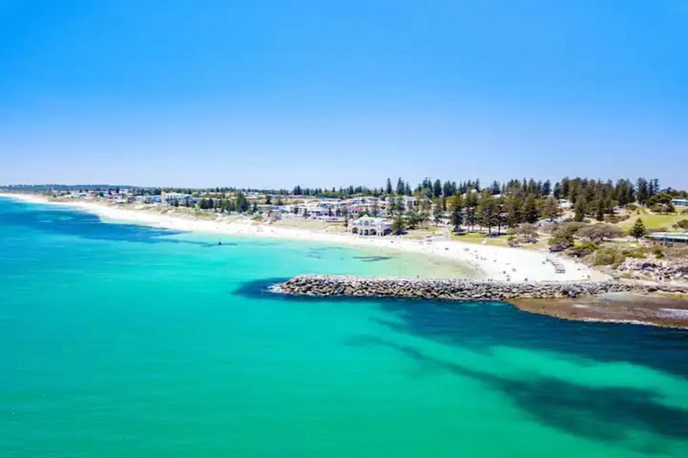 16 Cottesloe - Steps From - Sleeps 3 * Perth