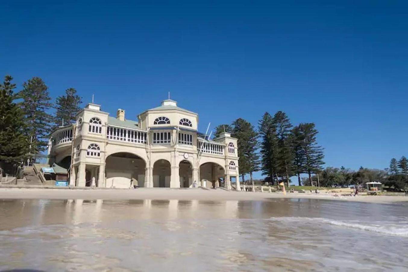 Apartment 16 Cottesloe - Steps From - Sleeps 3