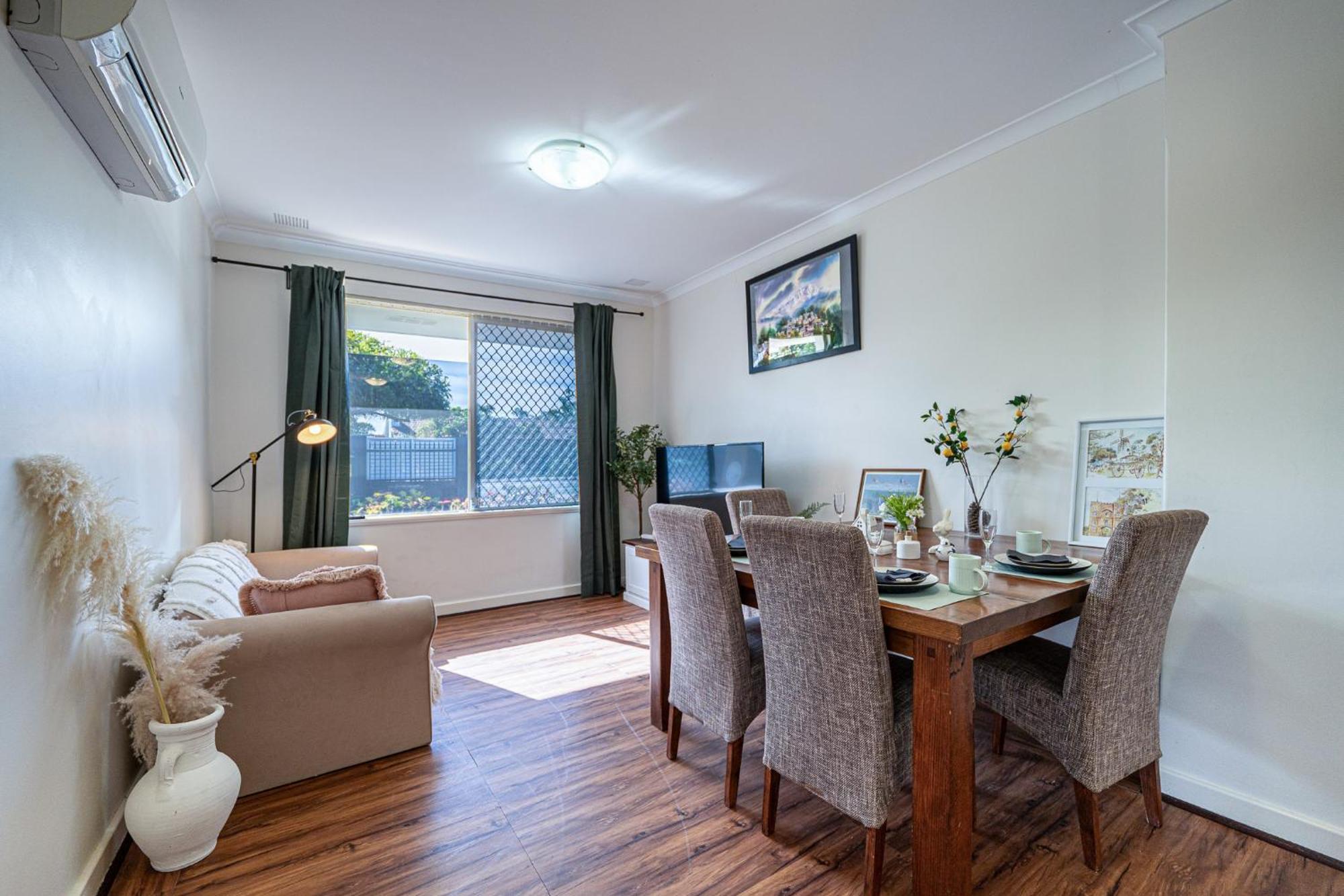 Holiday home Cozy House Nr Airport 2rooms 4beds Yard Parking *