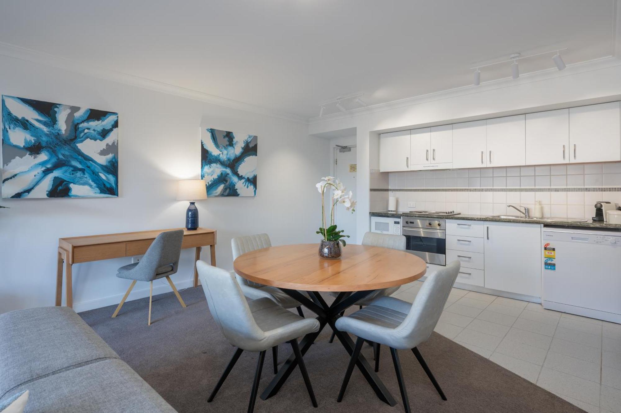 Mounts Bay Stay 2 Bedroom Apt - Near Kings Park - Free Parking Apartment *