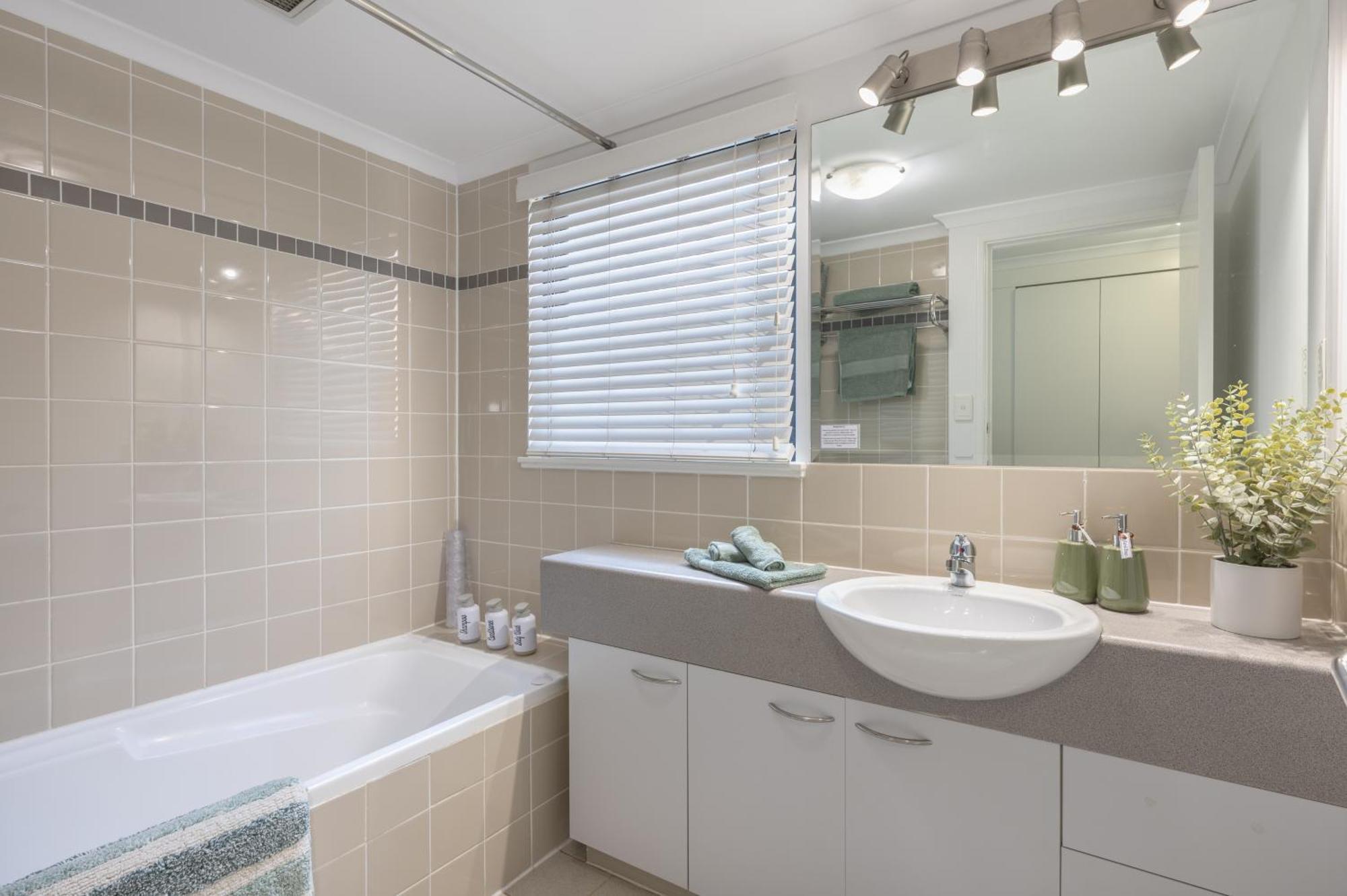 Apartment Mounts Bay Stay 2 Bedroom Apt - Near Kings Park - Free Parking *