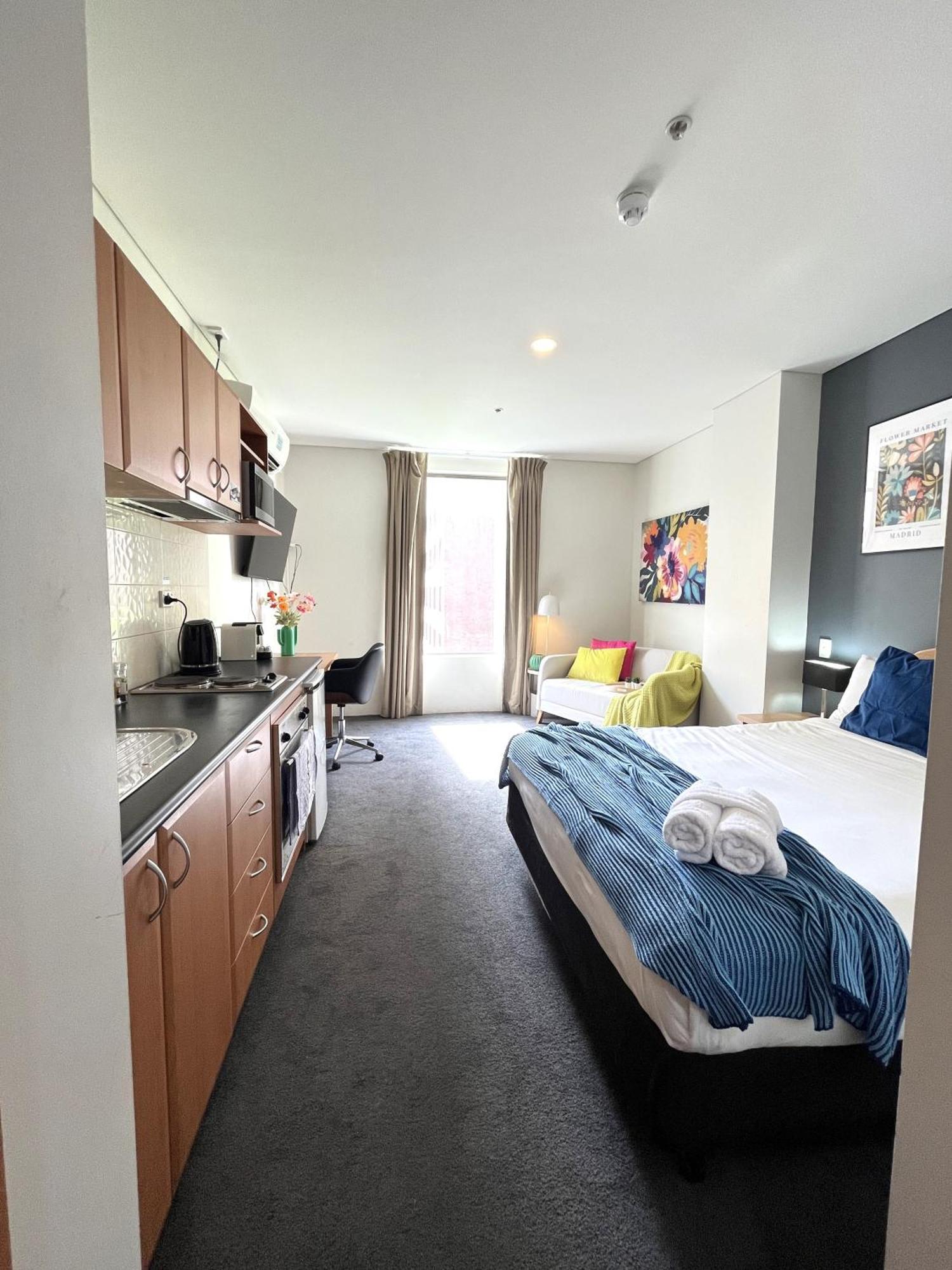Apartment 303 Cheerful Crib Sleeps 2 *