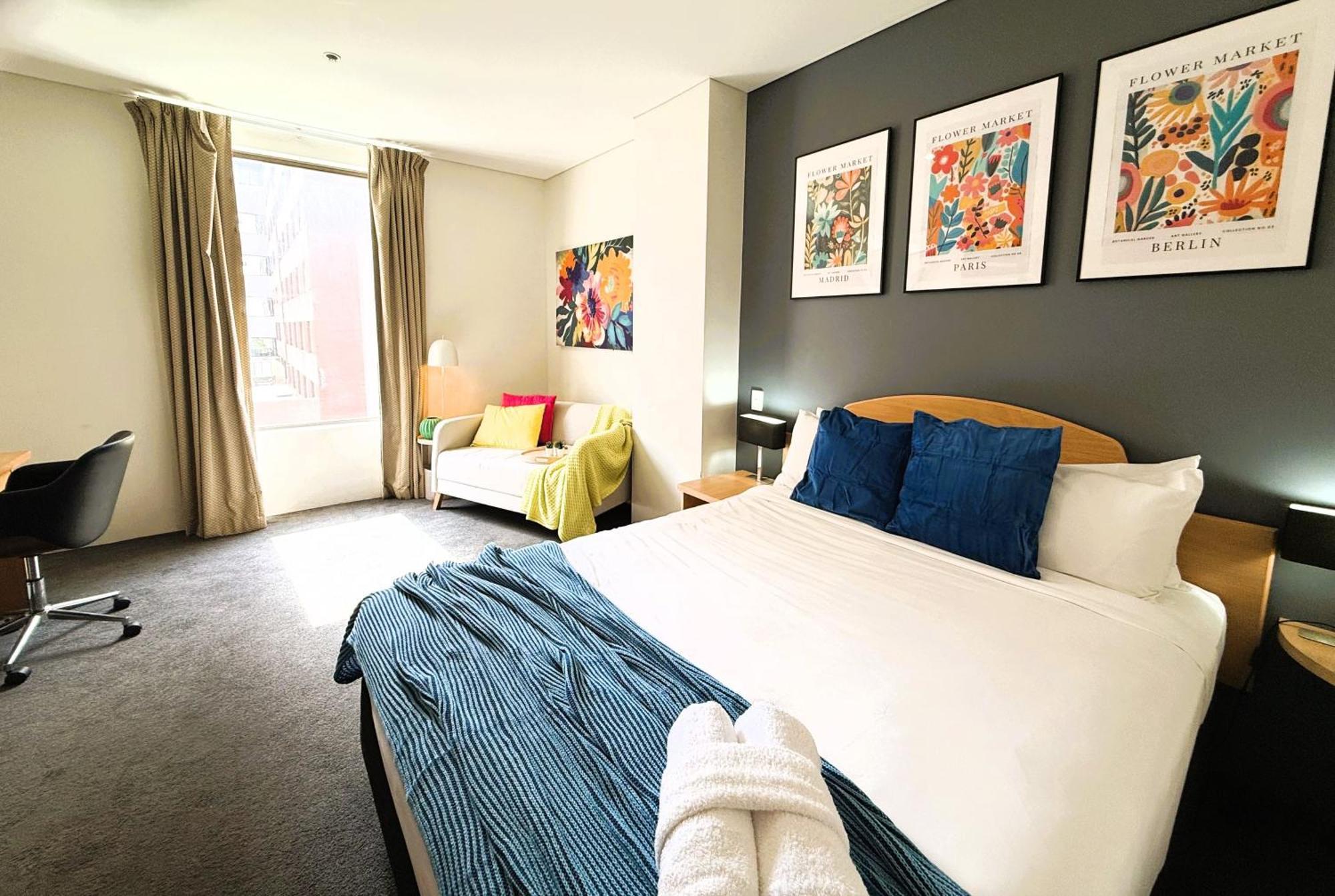 303 Cheerful Crib Sleeps 2 Apartment