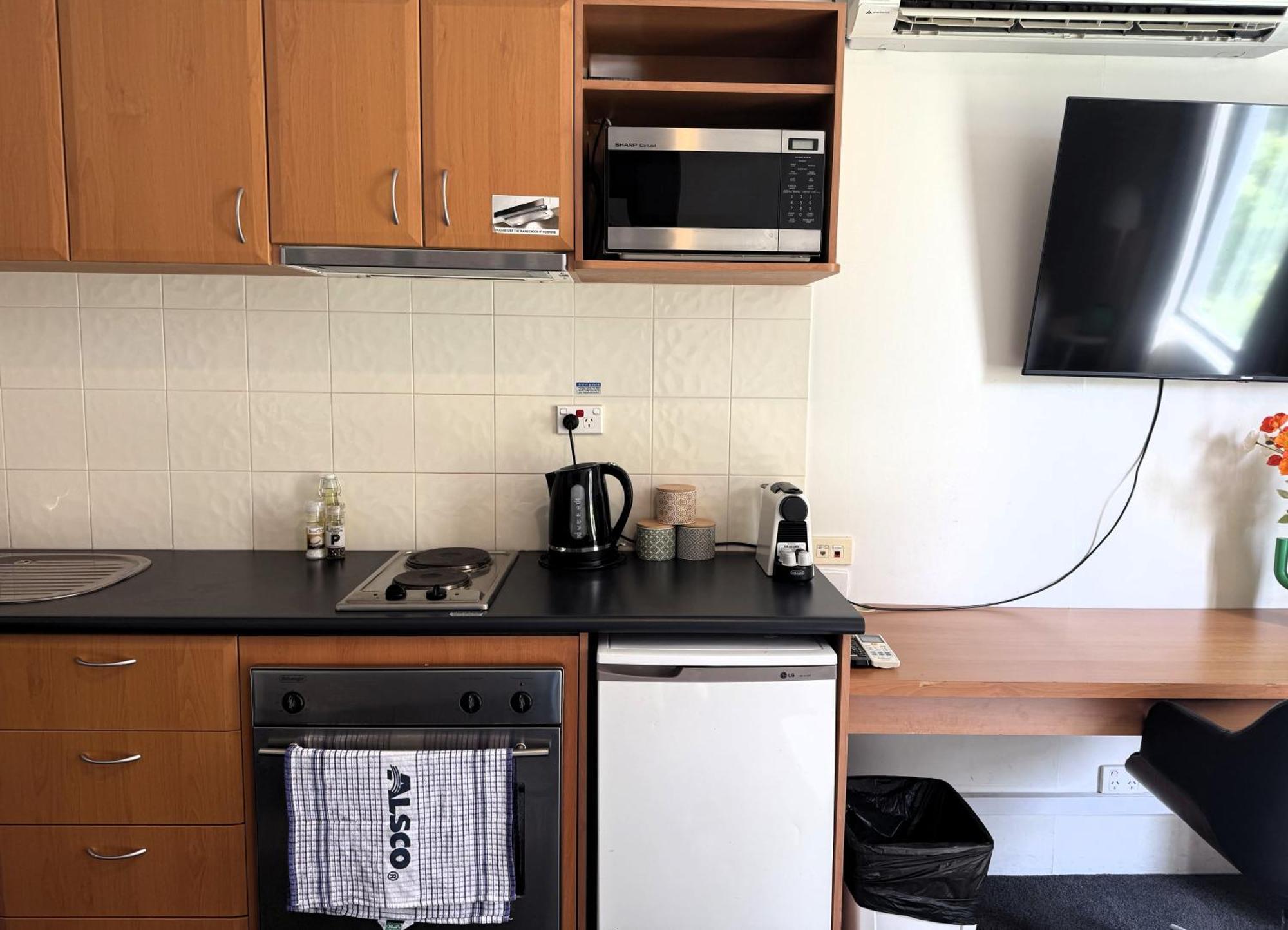 303 Cheerful Crib Sleeps 2 Apartment Perth