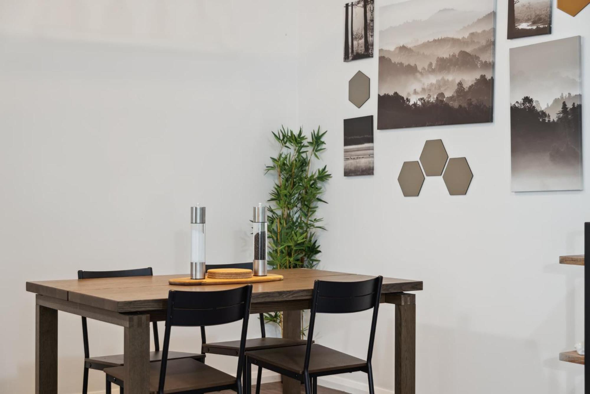 Stylish & Modern 1-bedroom In The Heart Of Northbridge Apartment