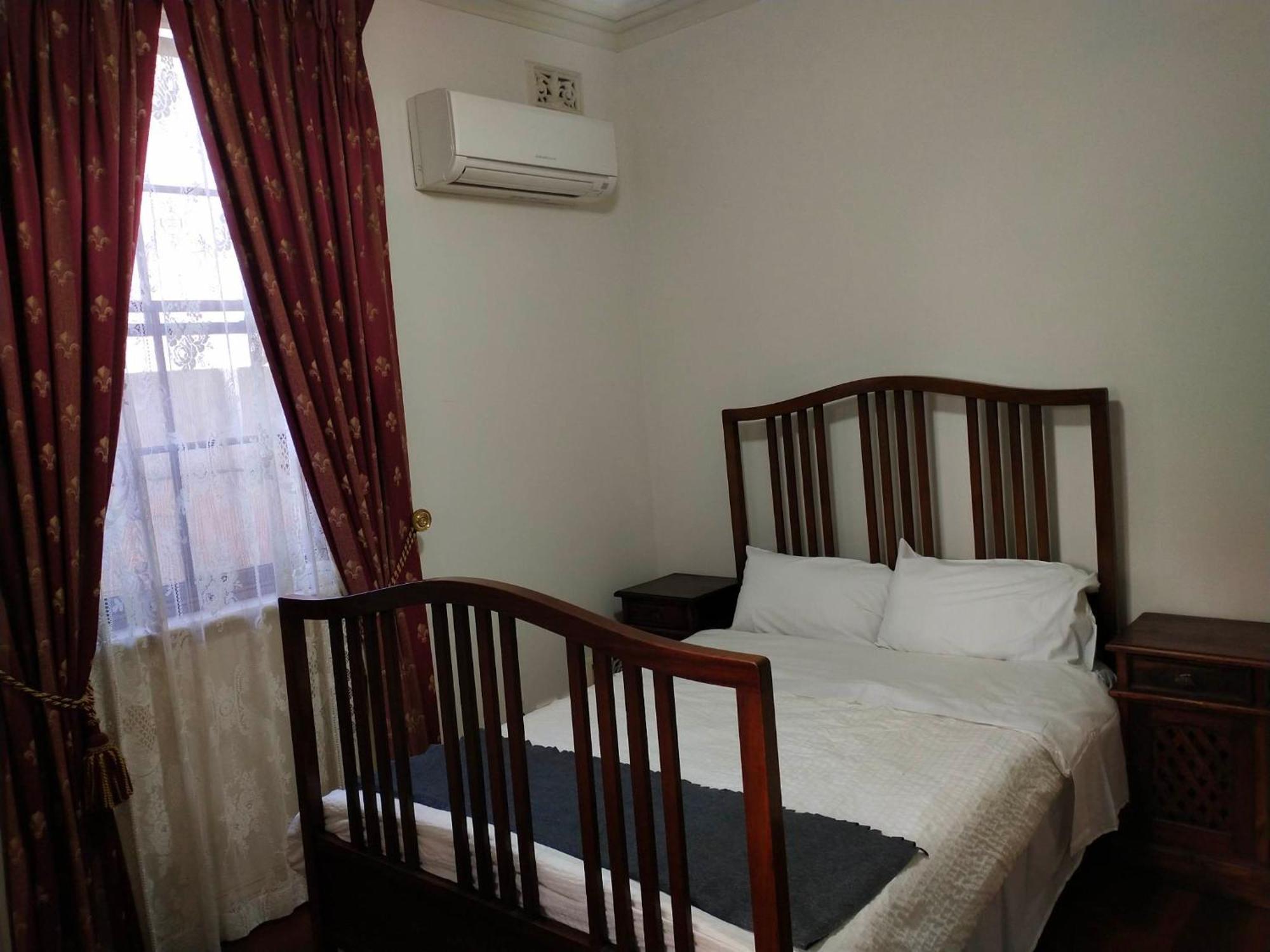 Beautiful & Peaceful Mansion-24 Hour Check In Guest house Perth