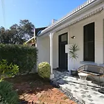 Boutique 2-Bed House With Garden In Northbridge Perth