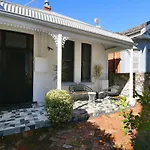 Boutique 2-Bed House With Garden In Northbridge Perth