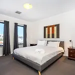 Scarborough Hilltop Apartment - Executive Escapes