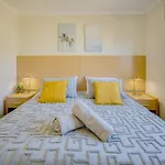 Belmont Comfort - Central And Light-Filled Stay