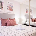 Stunning Northbridge Townhouse W Off St Parking