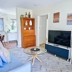 Crawley Cosy Urban Retreat Close To Cbd Uwa Free Park Netflix
