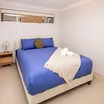 Metropolitan Charm - Townhouse Near Cbd