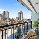 City Life 2Br Apt With Pool,Gym, Sauna, Carbay