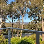 Lesmurdie Lodge