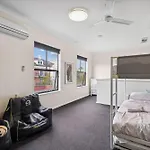 Spacious 3-Level Townhouse With Pool In Northbridge