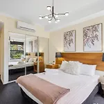 Spacious 3-Level Townhouse With Pool In Northbridge