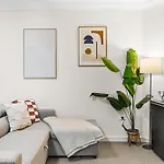 504 Stylish City Apartment
