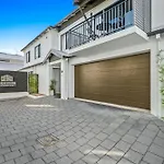 Equitice Autumn Moonlight Villa