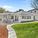 Exquisite Oasis Family Retreat