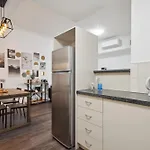 Stylish & Modern 1-Bedroom Apartment In The Heart Of Northbridge