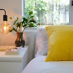 5Br Serene Retreat - Park & Poolside
