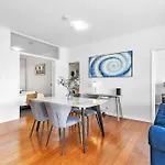 Modern 2Br Pool, Gym, Parking