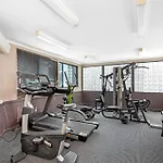 Modern 2Br Pool, Gym, Parking