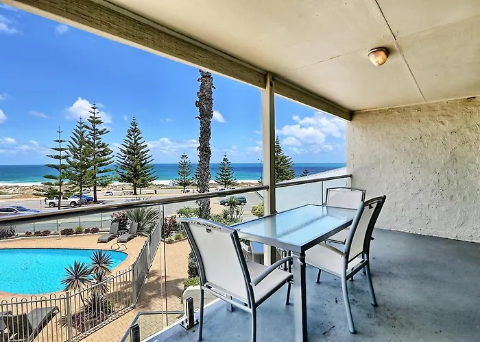 Scarborough Beach Front Resort - Shell Seven