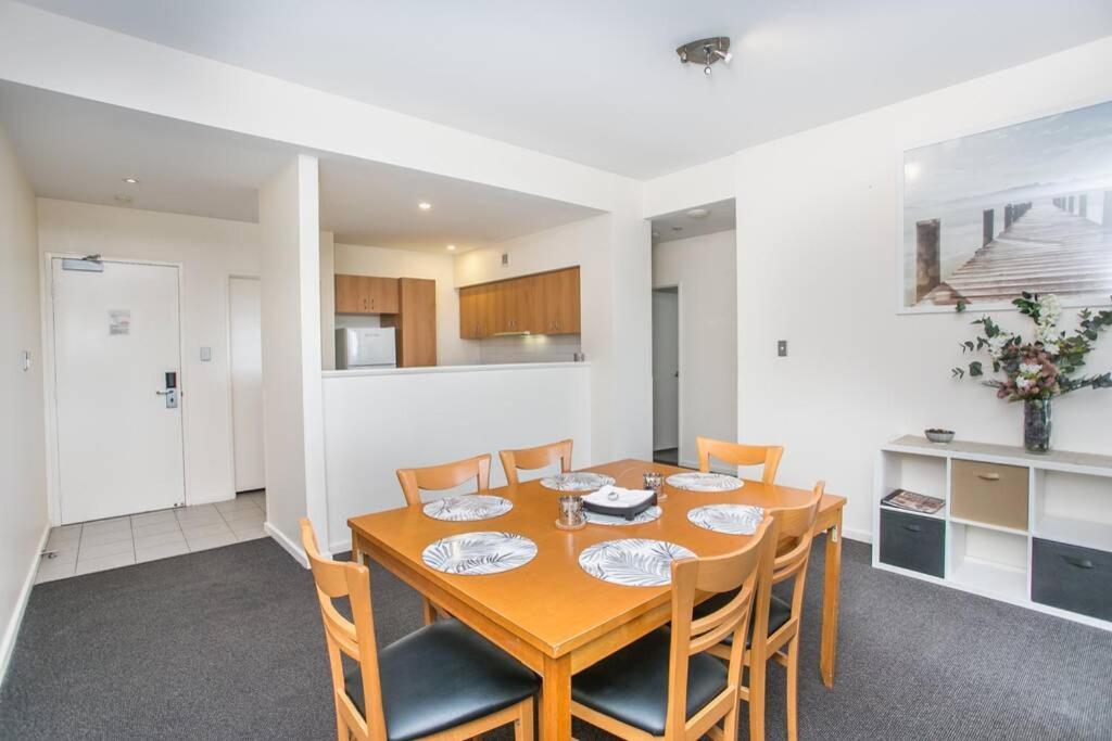 Apartment Ascot Sub Penthouse Spectacular 240 Degree River And Views ,