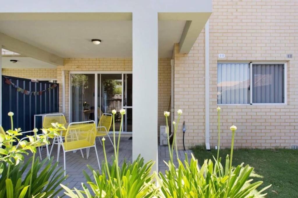 Convenient Airport Sunny Garden Wifi Netflix Wine Apartment Perth