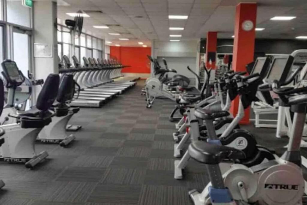 Convenient Airport Sunny Garden Wifi Netflix Wine Apartment Perth