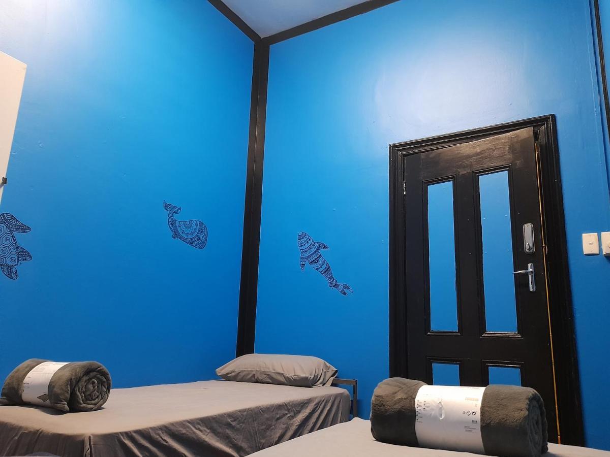 Hostel Ozi Backpackers - -valid Passport Required