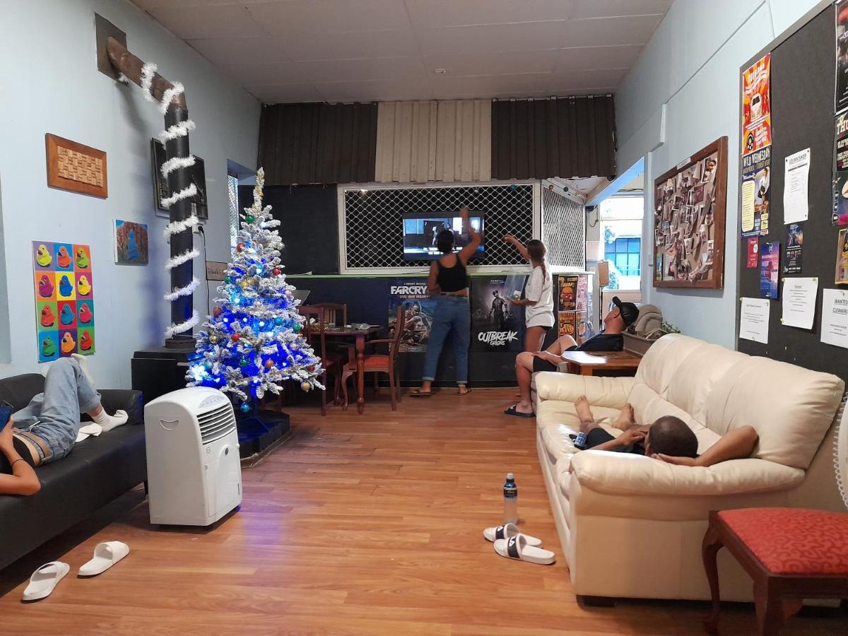 Hostel Ozi Backpackers - -valid Passport Required