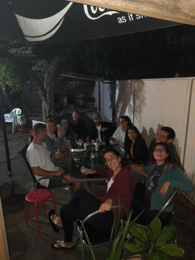 Ozi Backpackers - -valid Passport Required * Perth