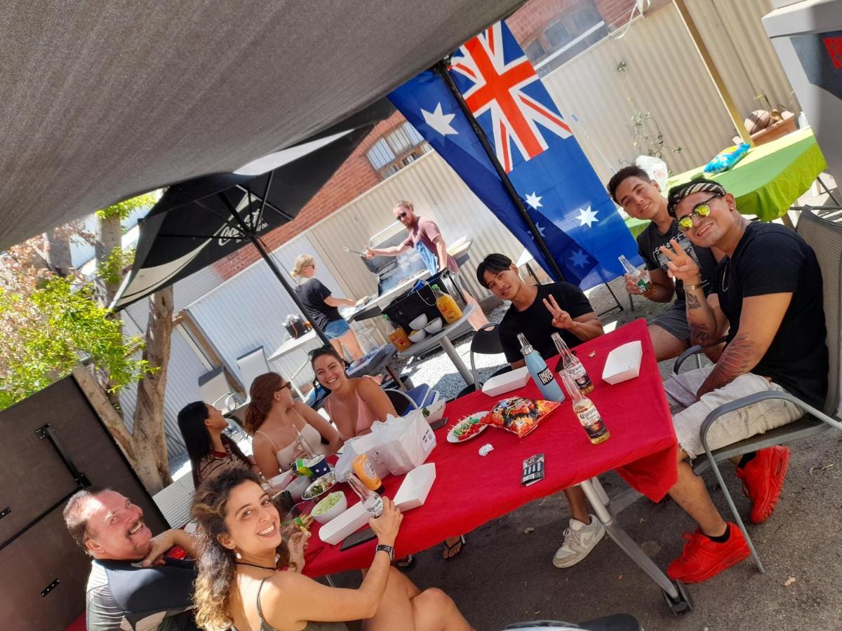 Ozi Backpackers - -valid Passport Required Perth