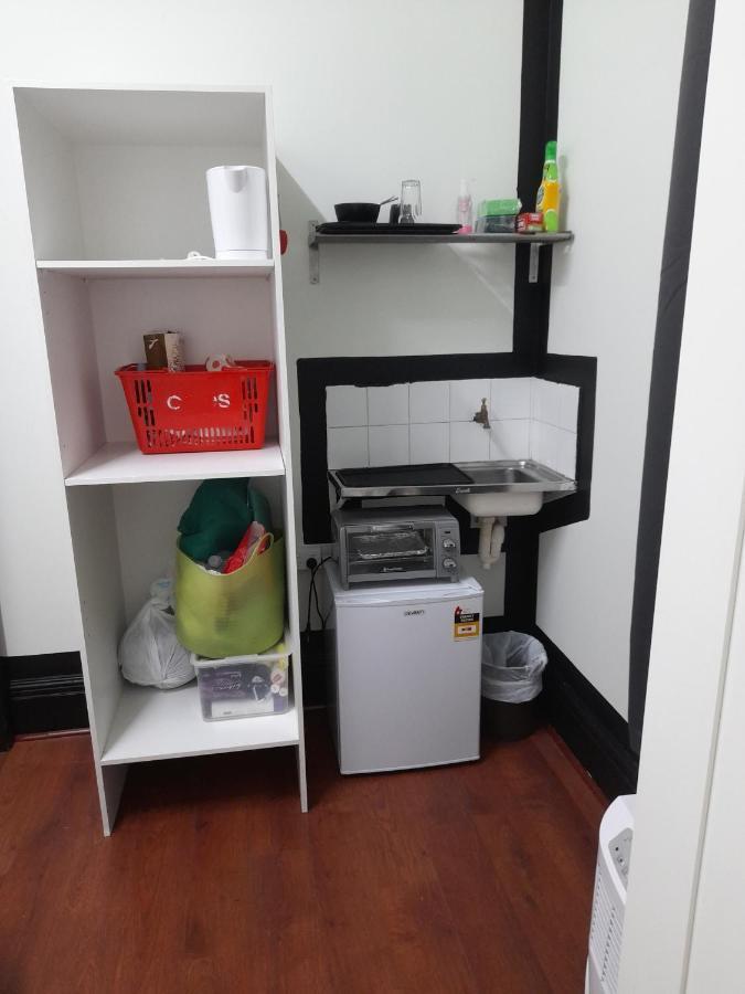 Ozi Backpackers - -valid Passport Required * Perth
