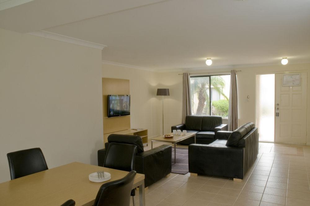 Aparthotel Country Comfort 4*