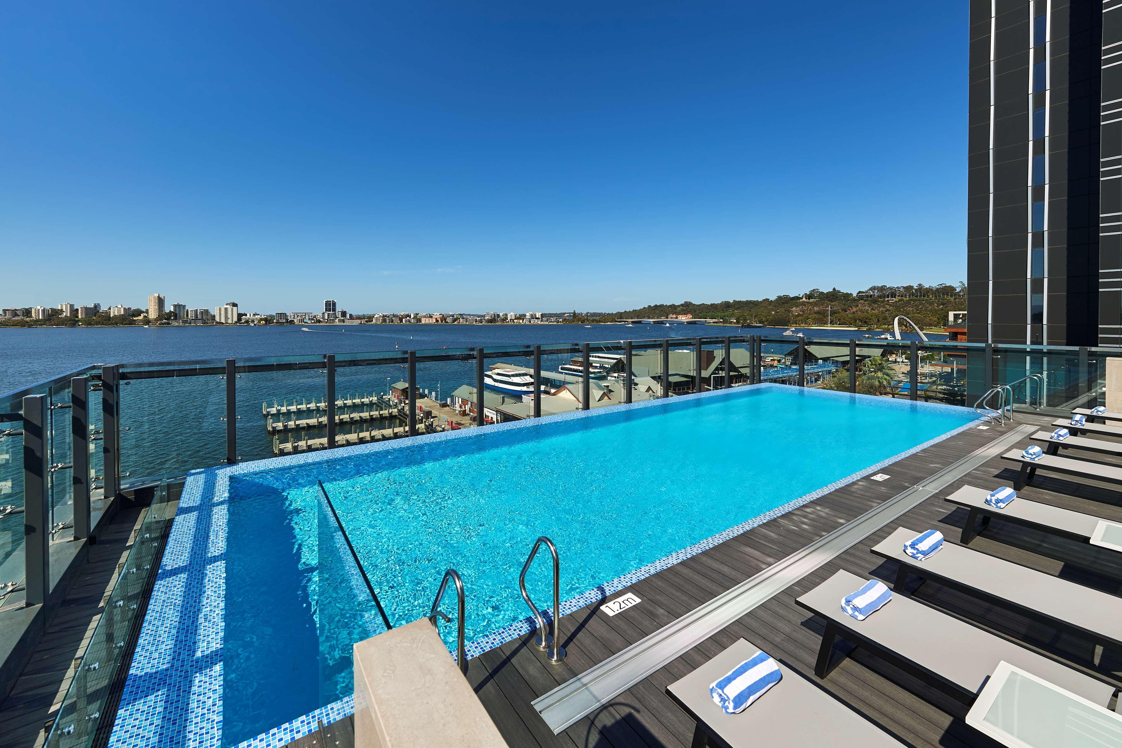 Hotel Doubletree By Hilton Waterfront 4*