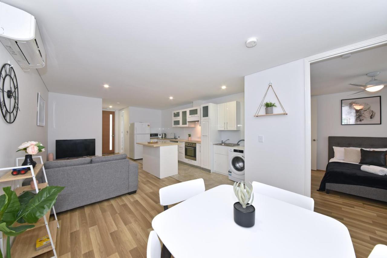 Apartment 2x2 Modern Near Airport And *