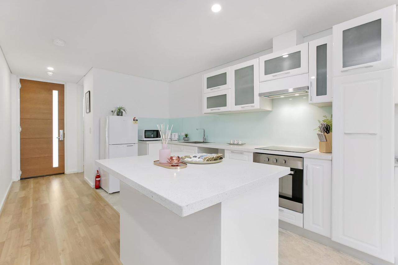 2x2 Modern Near Airport And * Perth