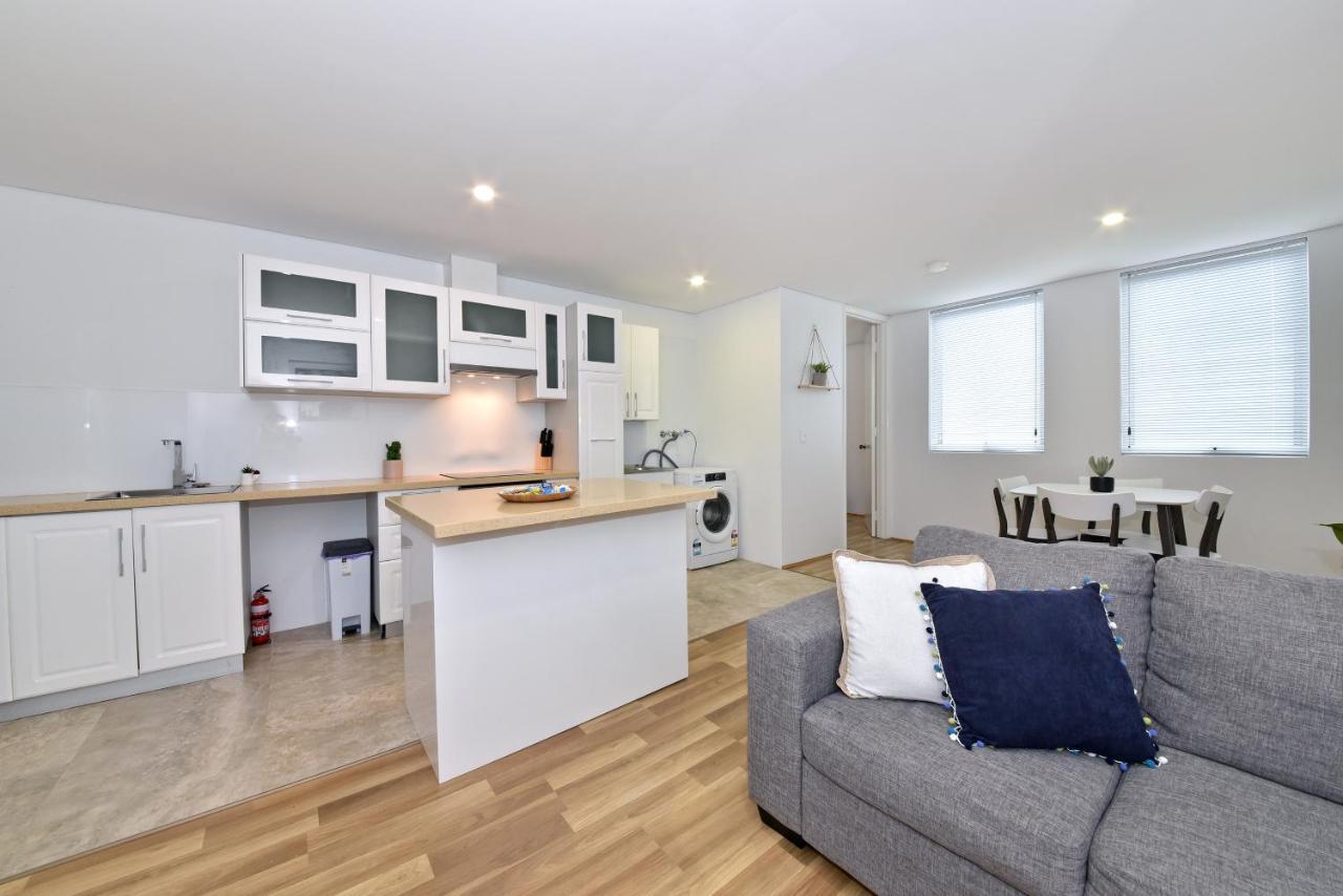 Apartment 2x2 Modern Near Airport And Perth
