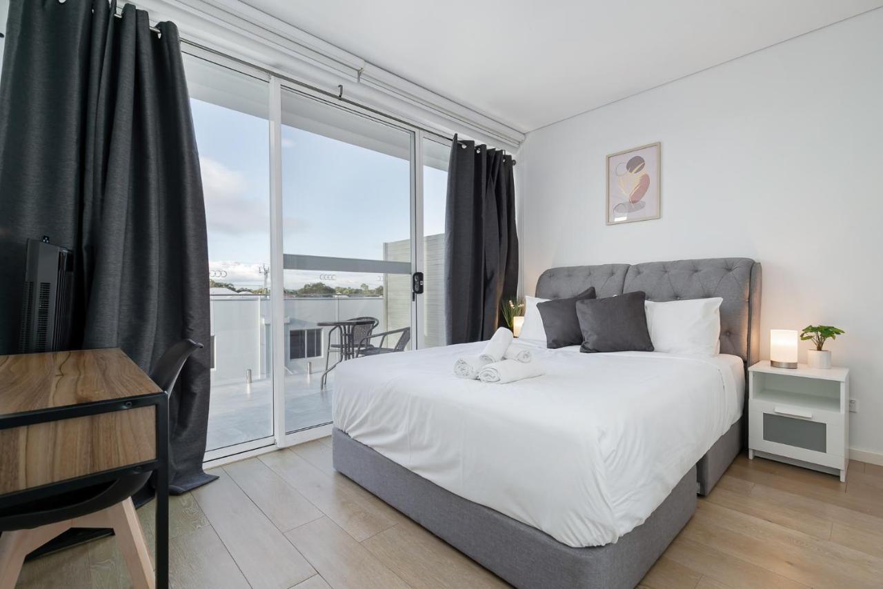 2x2 Modern Near Airport And