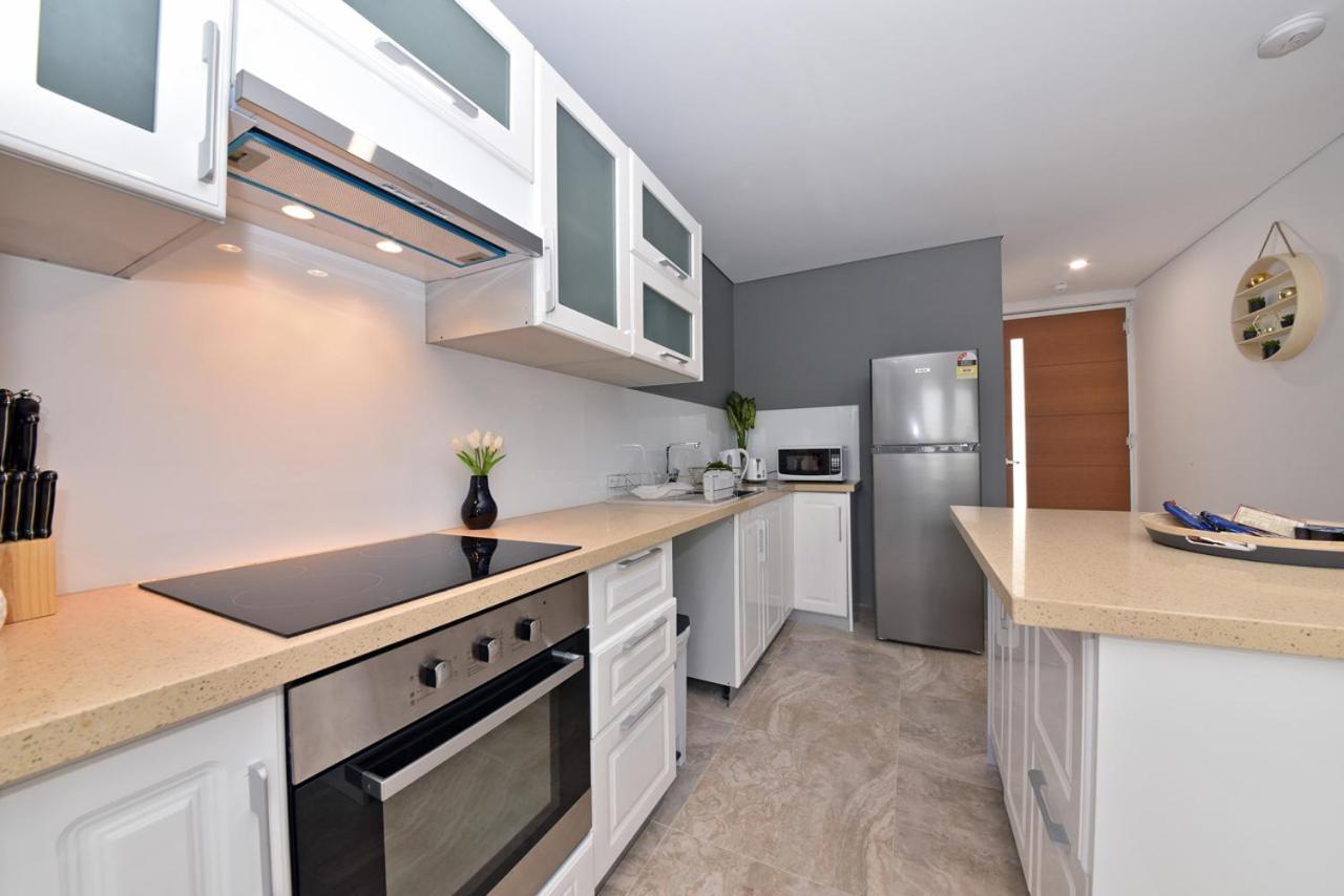 2x2 Modern Near Airport And